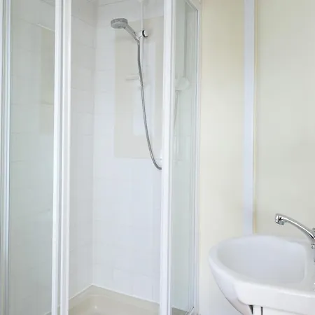 5 Bed In York 77267 *